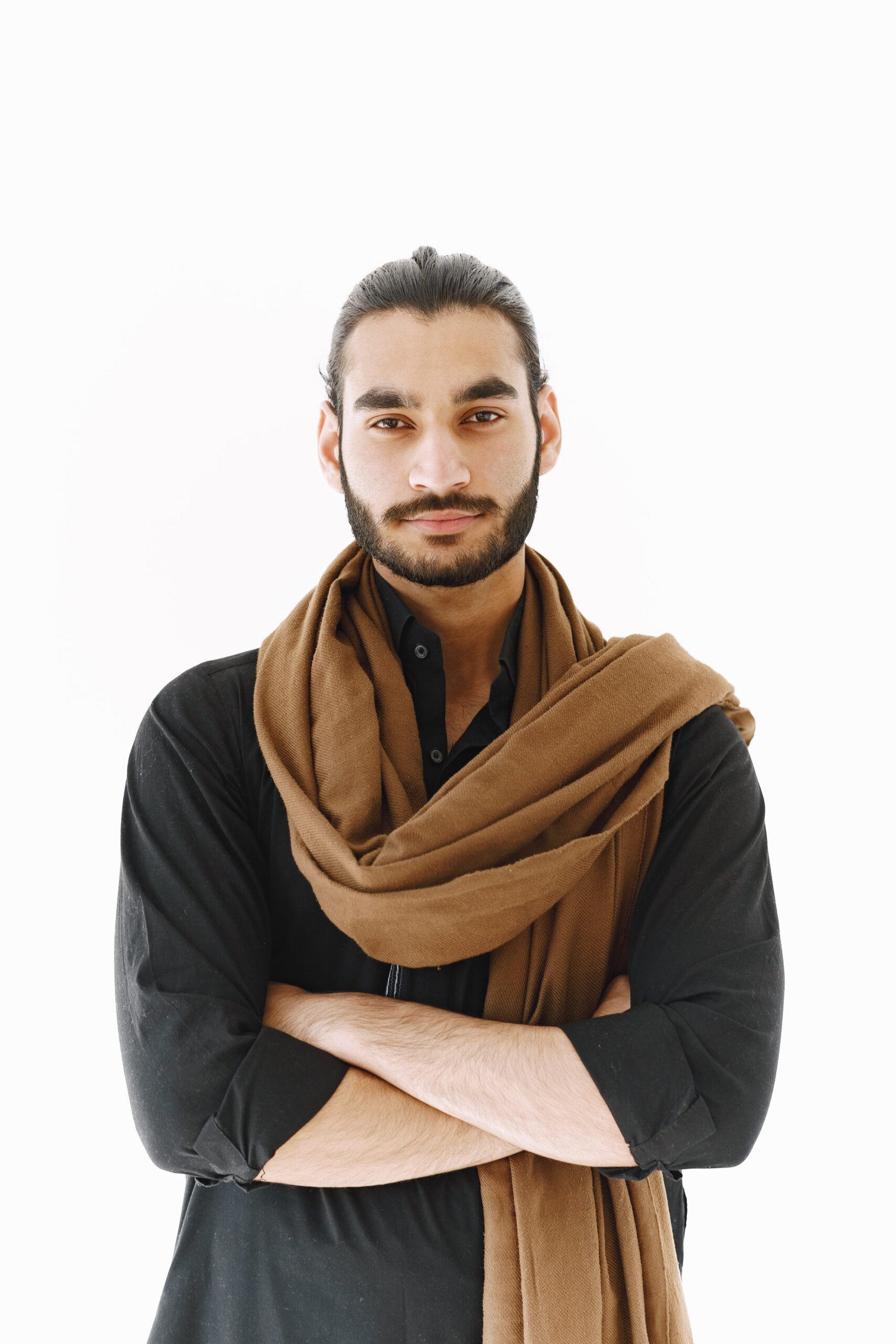 Young man posing casually over white wall. Studio, isolated.